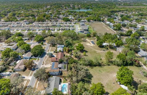Spacious & Amazing Home w Big Pool and Patio - Photo 50
