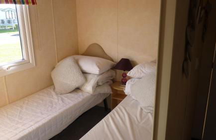 L25 L&g caravan hire 6 berth millfields family only and lead person must be over 30 MAX 4 ADULTS - Foto 28