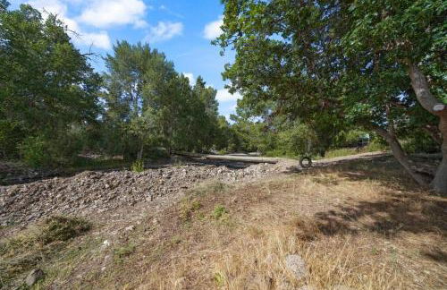 Mountain Home w/ a River in Back - Close to Skiing - Foto 6