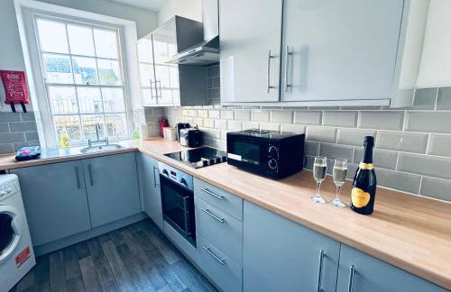 The Georgian Townhouse - 4 Bedrooms - Sleeps 9 - Photo 5