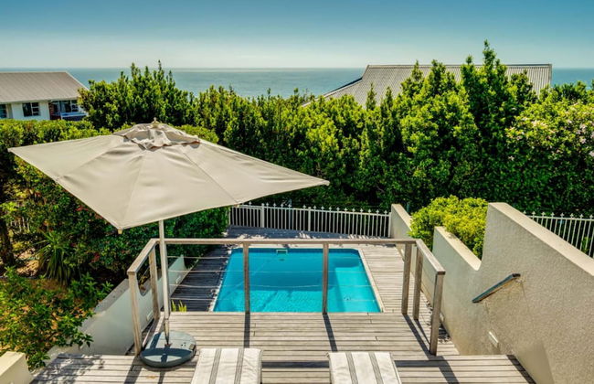Compact Camps Bay Holiday Apartment With Private Pool Sea Escape - Foto 5