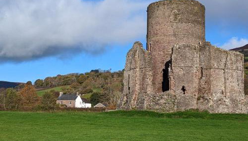 16th Century House, Castle Views, Mountain Views, Hot Tub, Firepit, Stunning Interiors - Foto 2