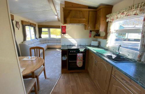Caravan - Sleeps 4 - Pet Friendly - Parking - Foto 5
