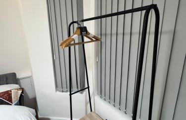 Modern 4 Bedroom House Sleeps 10 Free Parking Liverpool - Foto 42