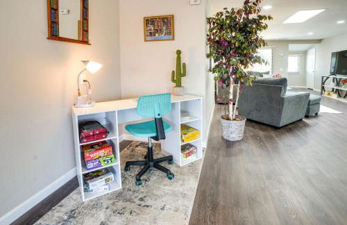 Golfers Oasis! 55 and Sun City West Retreat with Pool - Foto 7