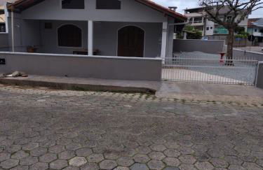 Casa de temporada na enseada para 12 pessoas - Foto 3