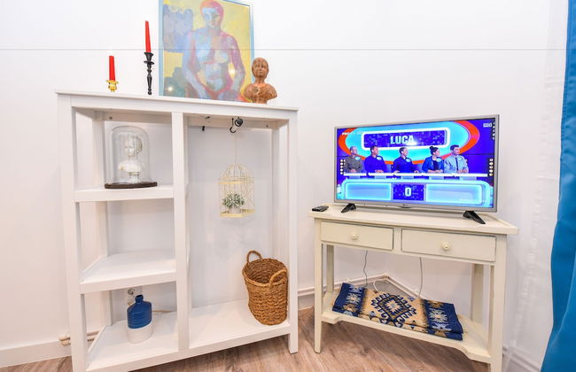 Parliament & River View Apartments - Photo 28