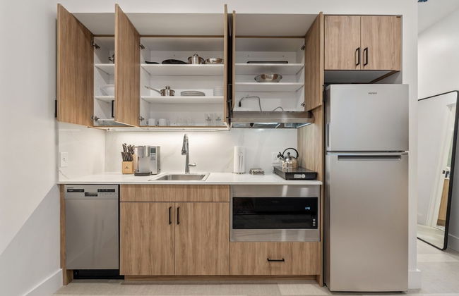 The Continental, powered by Placemakr - Downtown - Market Square - Photo 32