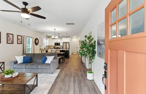 2BR Modern Southern Charm - Foto 1