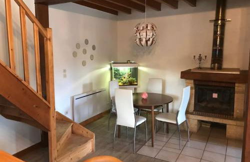 maison en pierre atypique sur jardin paysagé - Photo 12