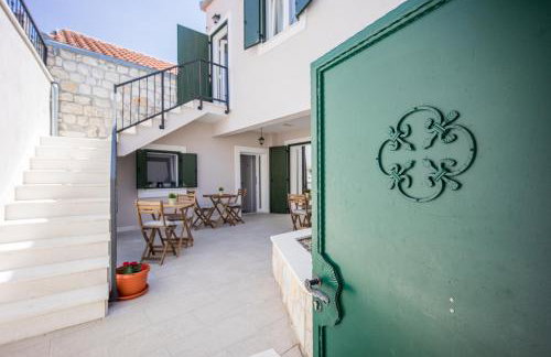 Zlatin Dvor - apartments for 3, terrace, Trogir center, beach at 5-min, BIKE friendly - Foto 102