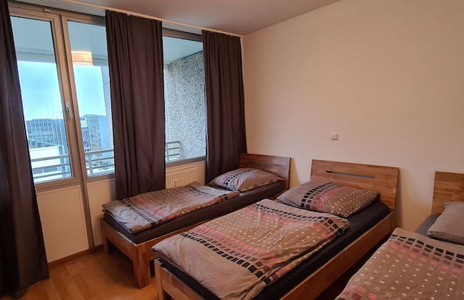 Features of Good And Night - Foto 9