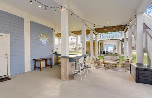 Relax Poolside, Walk to Sand! Galveston Family Gem - Foto 1