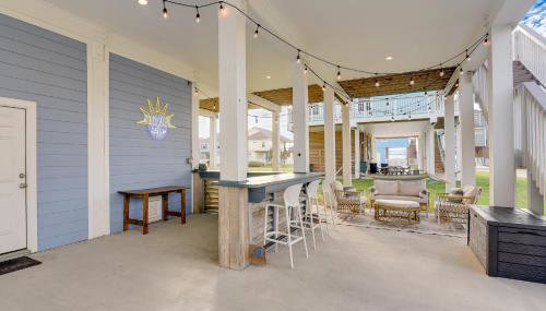 Relax Poolside, Walk to Sand! Galveston Family Gem - Foto 1