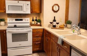 Top Floor Luxury, Sauna, Private Pool, Lake Bellaire Beach, 5 beds, 4 full bath - Foto 6