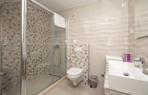 1 Bedroom Beautiful Apartment In Rogotin - Foto 12