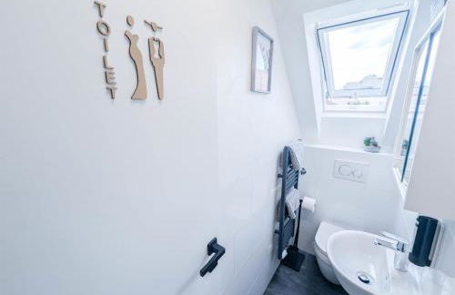 ALFA Stuttgart 3 Zimmer 6 Betten Apartment Wasen MercedesBenz MHP Arena l Bad I Küche l WIFI & SmartTV l 3BR & 6 Beds l Bathroom l Kitchen - Foto 21