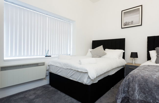 Live in Leeds Greenhill Bungalows - Photo 4