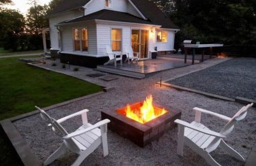 Hometown Haven- 3 bedroom, Large Yard, Firepit - Foto 2