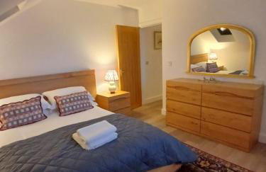 Luxury 1 bed apartment close to Airport and Exhibition centre ideal for short long term stays very cosy nicely furnished for comfort with all mod cons FreeParking on site Free WIFI - Foto 38