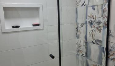 Apto completo, totalmente equipado, com um quarto - sem garagem - não são permitidas visitas - Foto 5, Shower