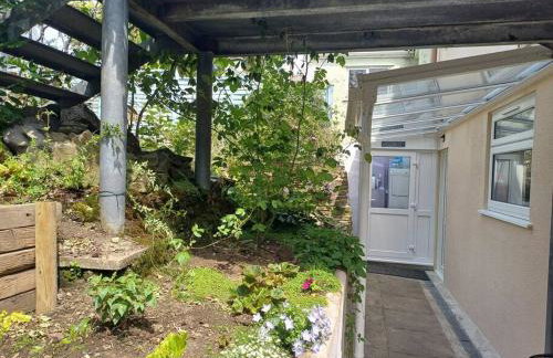 The Conifers 3 Room Small but Stylish Self Catering Bedsit Flat in Nature Reserve Free Eden taxi b4 9pm no lounge - Photo 19