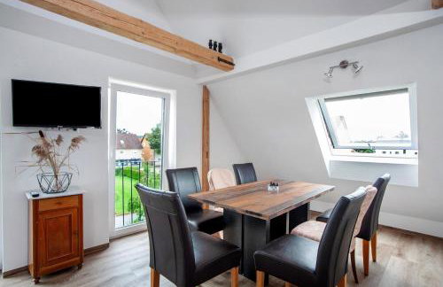 Neu renovierte Dachgeschosswohnung - Foto 2