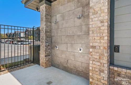 Modern King BR, Sectional, Pool, Gym, Near U of A - Foto 50