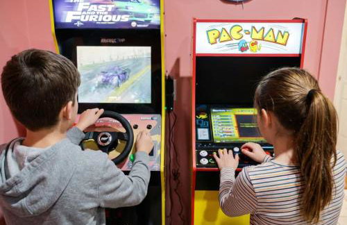 Sparkling Pool Hot Tub Game Room Kids Area - Foto 32