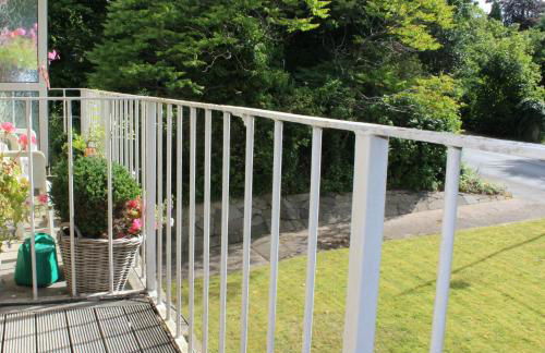 Large Balcony Apartment - 2 Double Beds - Sleeps 4 - Close to Town & Racecourse - Off Street Parking 2 Cars - Fast Wifi - Foto 24