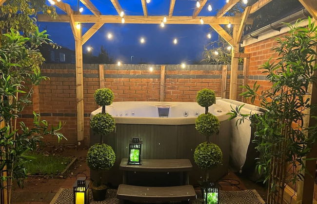 The Cheshire Gathering - Hot Tub 8 Bedroom - Photo 51