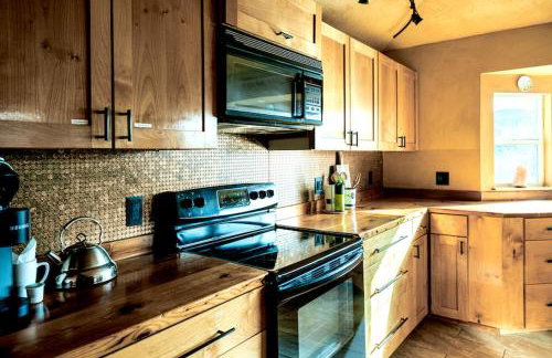13 acres Perfect for Groups! 3BR Sleeps 8-10 - Foto 20