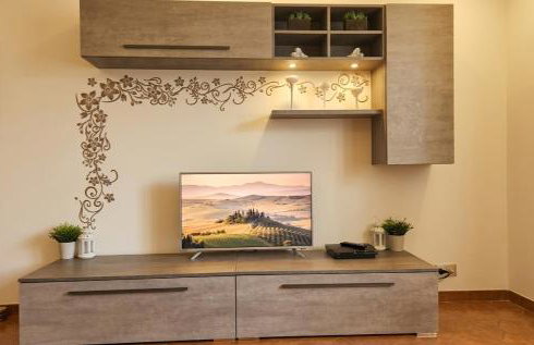 VAL D'ORCIA DELUXE 2, RAFFINATA CASA immersa nel verde con WiFi, giardino e parcheggio - Foto 5