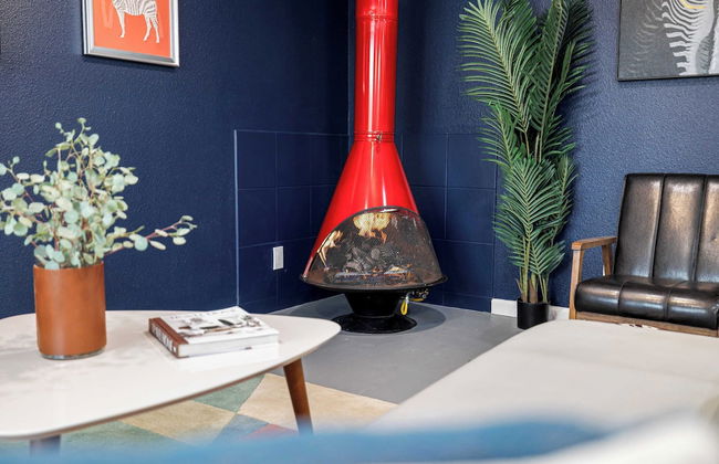 Fable by Avantstay 2 Unique Spaces, w/ Bowling, Hot Tub, Fire Pit, Large Yard - Photo 7