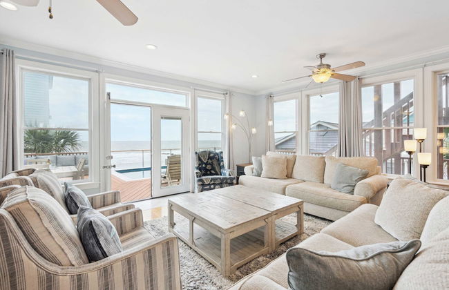 Oceanfront w/ Pool, Panoramic Deck Views, 5bdr Folly Ocean Breeze by Avantstay - Foto 3