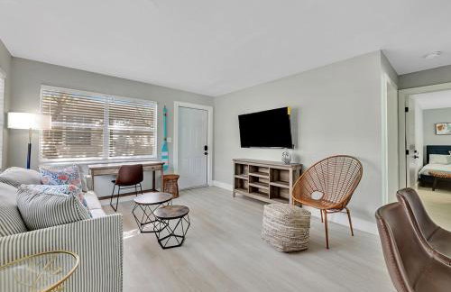 North Hollywood Beach 1BR | Walk to Ocean - Photo 3