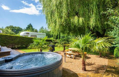 Waterside Cottage - Hot Tub, Mooring, Arcade, Bar - Foto 10