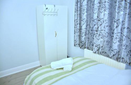 Tranquil Stays at 3 bedroom House in Dagenham - Foto 14