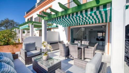 Marbella Luxury Home with Games Room & Sea Views - Photo 5