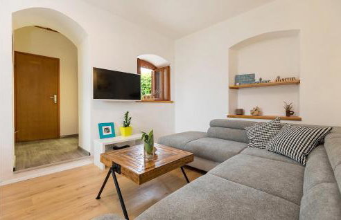 Gorgeous Home In Porec With Wifi - Photo 2