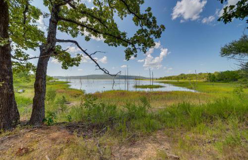 Clayton Cabin with Wraparound Deck Steps to Lake! - Foto 26