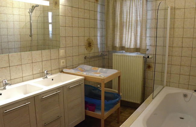 Modern Escape With Private Sauna - Photo 13