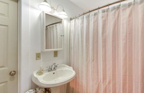 Lakemont Mountain Cabin with Game Room and Hot Tub! - Foto 25