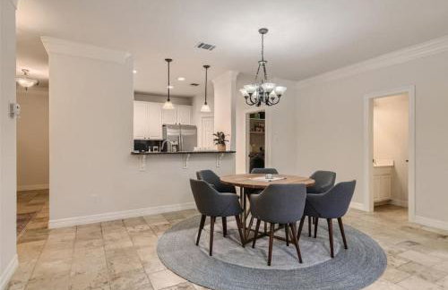 Captivating 4BR Haven with Park View near DT - Foto 9