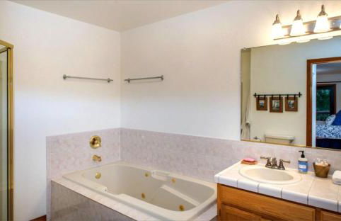 Absolute Zen! Redwoods! BBQ Grill! Fast WiFi!! Ping Pong!! Dog Friendly! - Foto 17