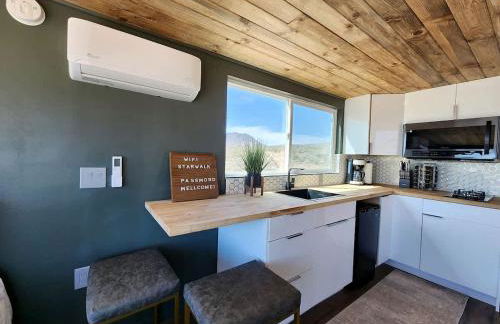 Stunning Tiny House with Picnic Space, Barbecue and Fire Pit in Meadview, Arizona - Foto 6