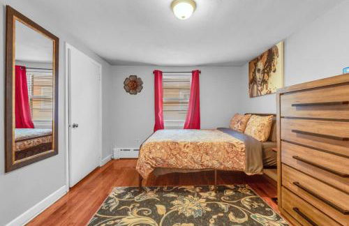 City Charm Walk to Trinity & Hospital with Parking - Foto 2