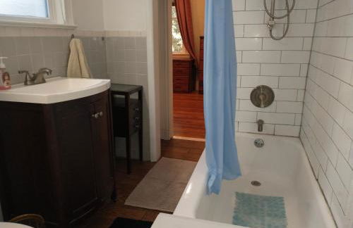 Comfortable 2 Bedroom House with Big Yard 30 Minutes to New York City - Foto 6