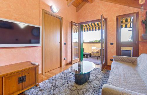 Lovely Orange House - Photo 4