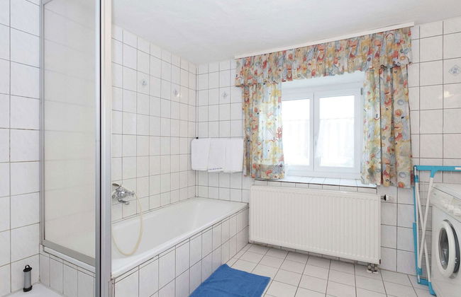 Family-friendly Tretting Home - Photo 12